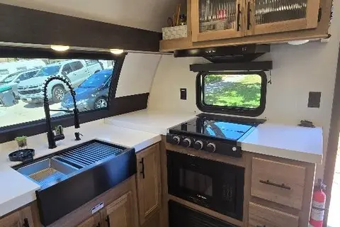 *Please read full Discription* Travel Trailer - We deliver, set up & take down.