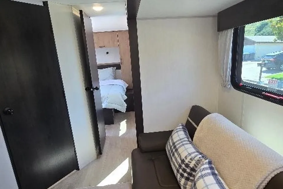 *Please read full Discription* Travel Trailer - We deliver, set up & take down.