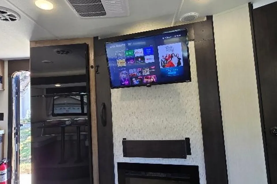 *Please read full Discription* Travel Trailer - We deliver, set up & take down.