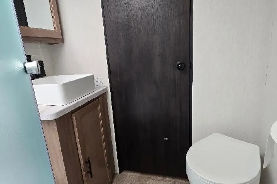 *Please read full Discription* Travel Trailer - We deliver, set up & take down.