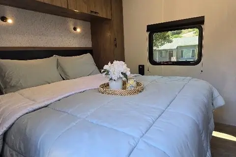 *Please read full Discription* Travel Trailer - We deliver, set up & take down.