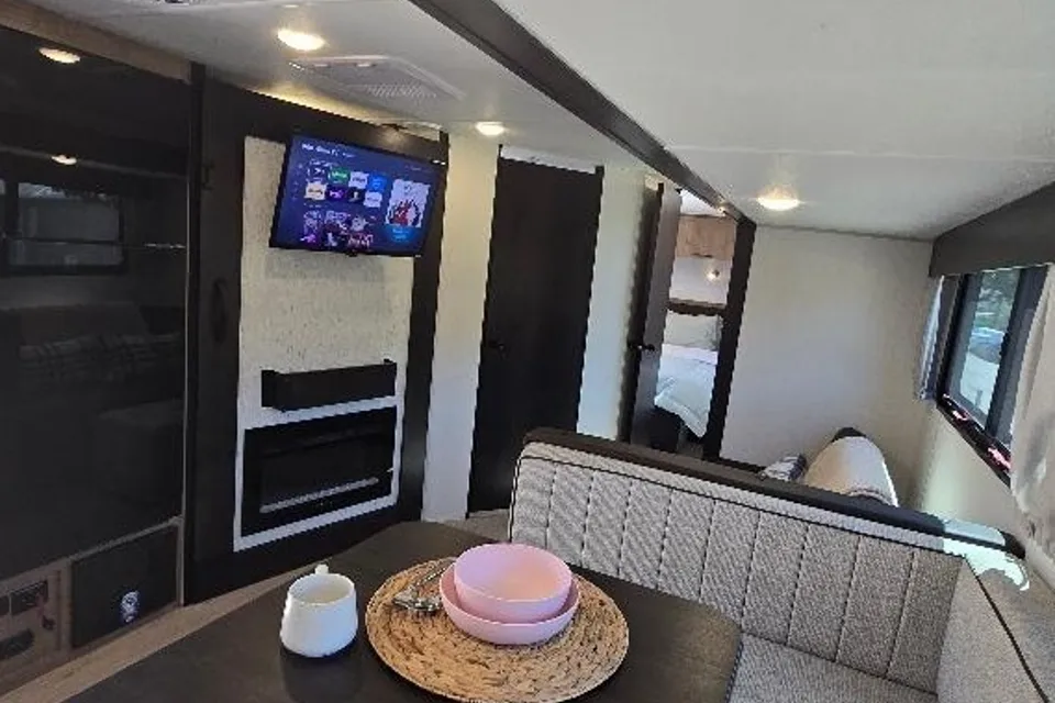 *Please read full Discription* Travel Trailer - We deliver, set up & take down.