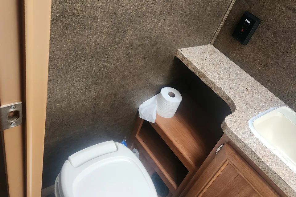 Carl's Shasta Oasis 30qb Travel Trailer