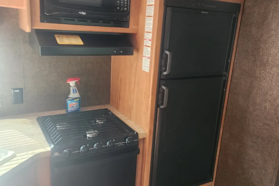 Carl's Shasta Oasis 30qb Travel Trailer