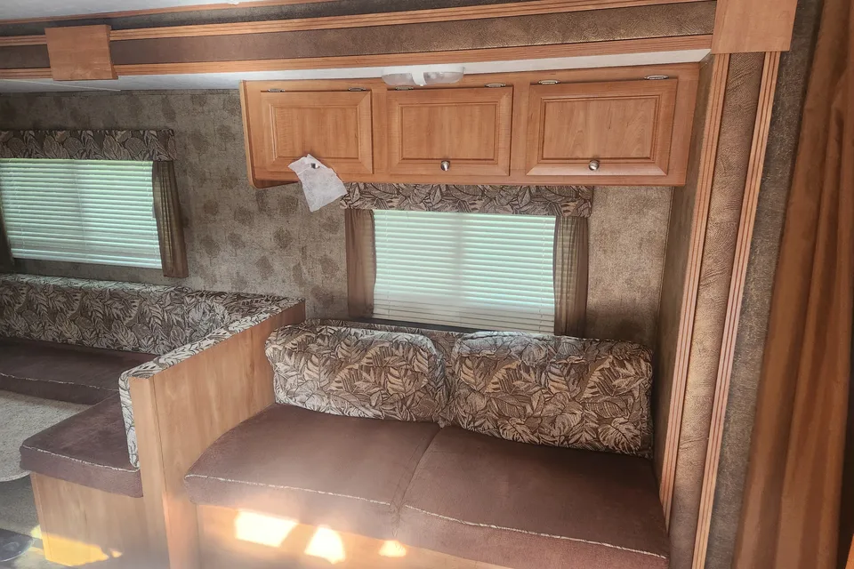 Carl's Shasta Oasis 30qb Travel Trailer