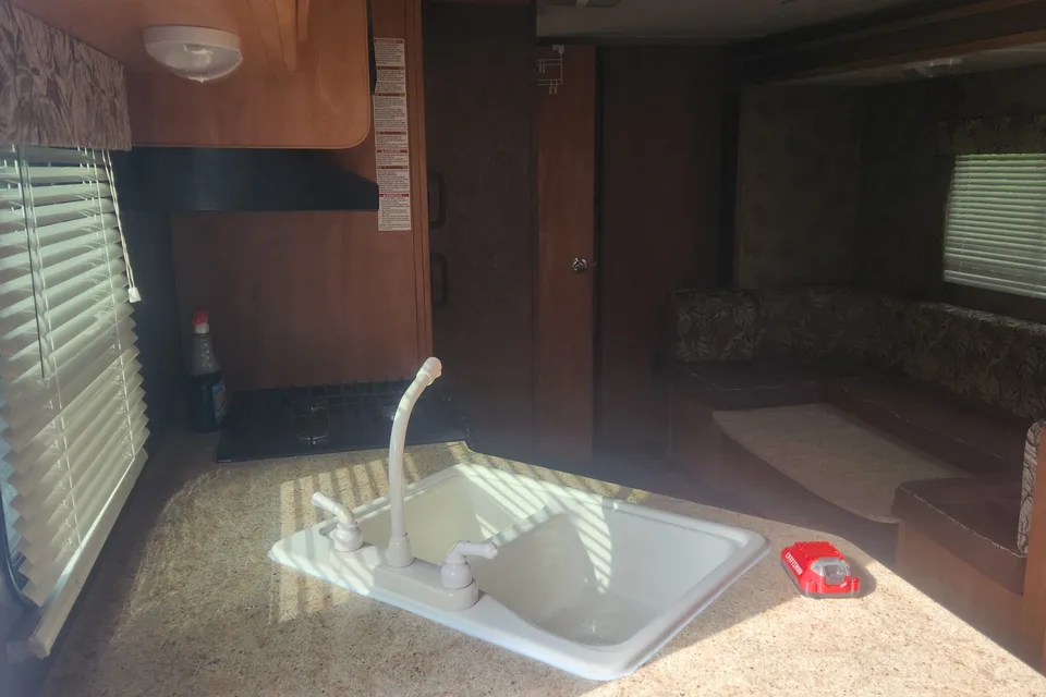 Carl's Shasta Oasis 30qb Travel Trailer