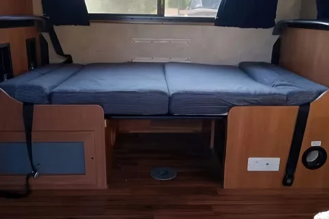 2013 Thor Majestic Class C 23A 25ft long, Sleep 5 