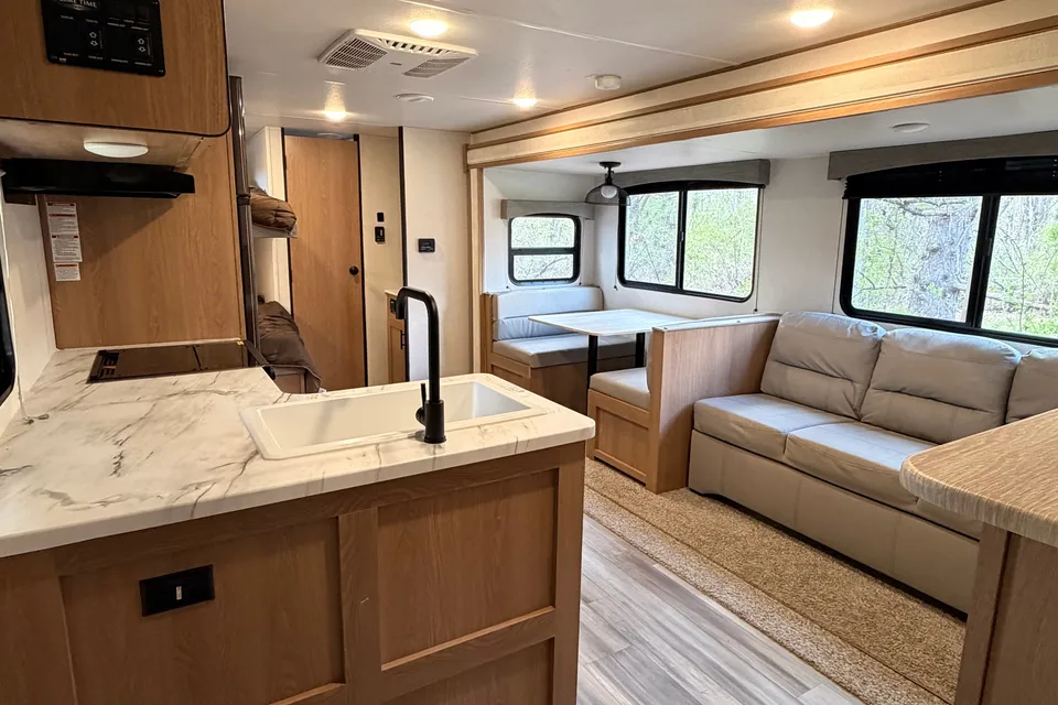Adams Avenger LE Travel Trailer