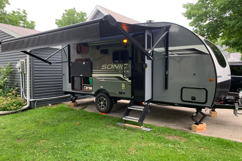 Klassen’s Venture RV Sonic Lite Travel Trailer