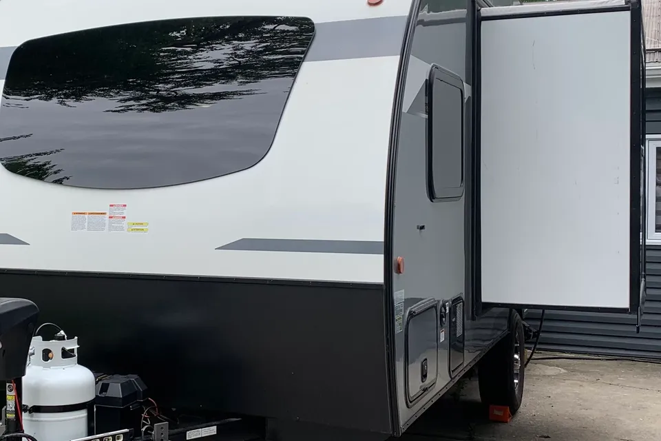 Klassen’s Venture RV Sonic Lite Travel Trailer
