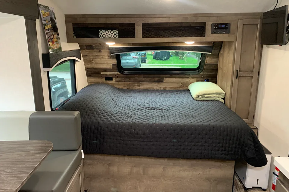 Klassen’s Venture RV Sonic Lite Travel Trailer