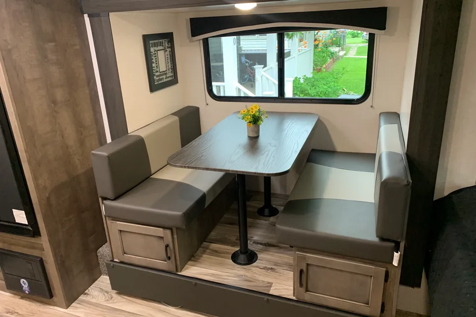 Klassen’s Venture RV Sonic Lite Travel Trailer