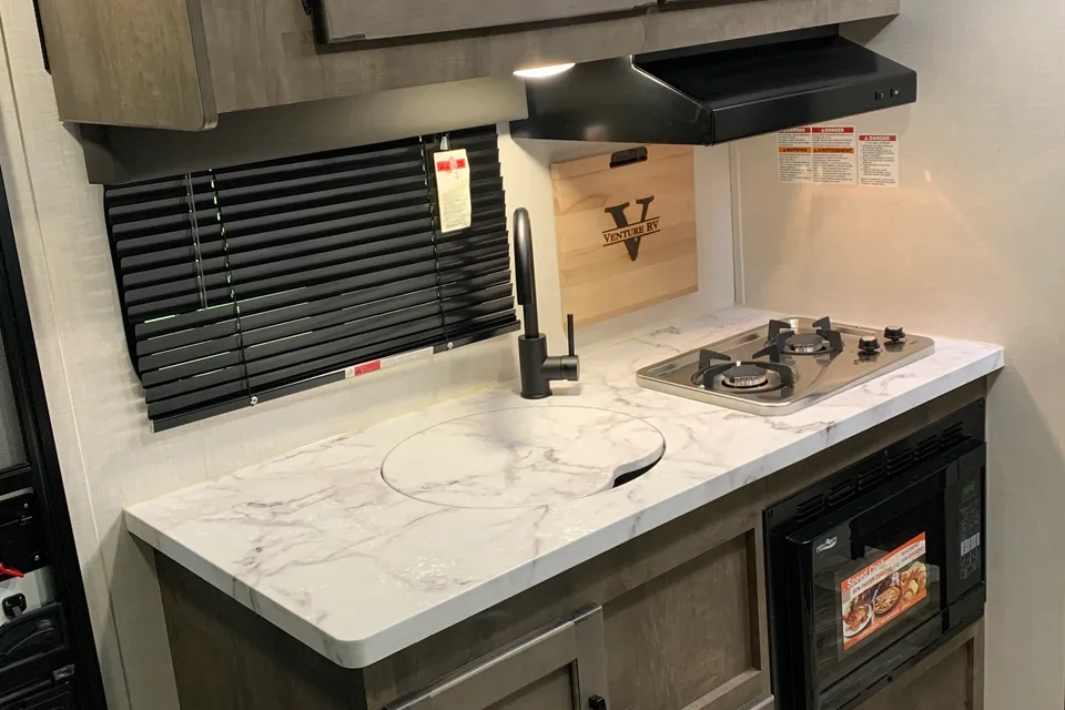 Klassen’s Venture RV Sonic Lite Travel Trailer