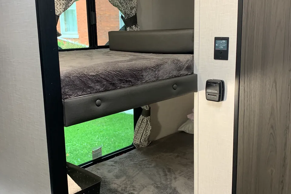 Klassen’s Venture RV Sonic Lite Travel Trailer