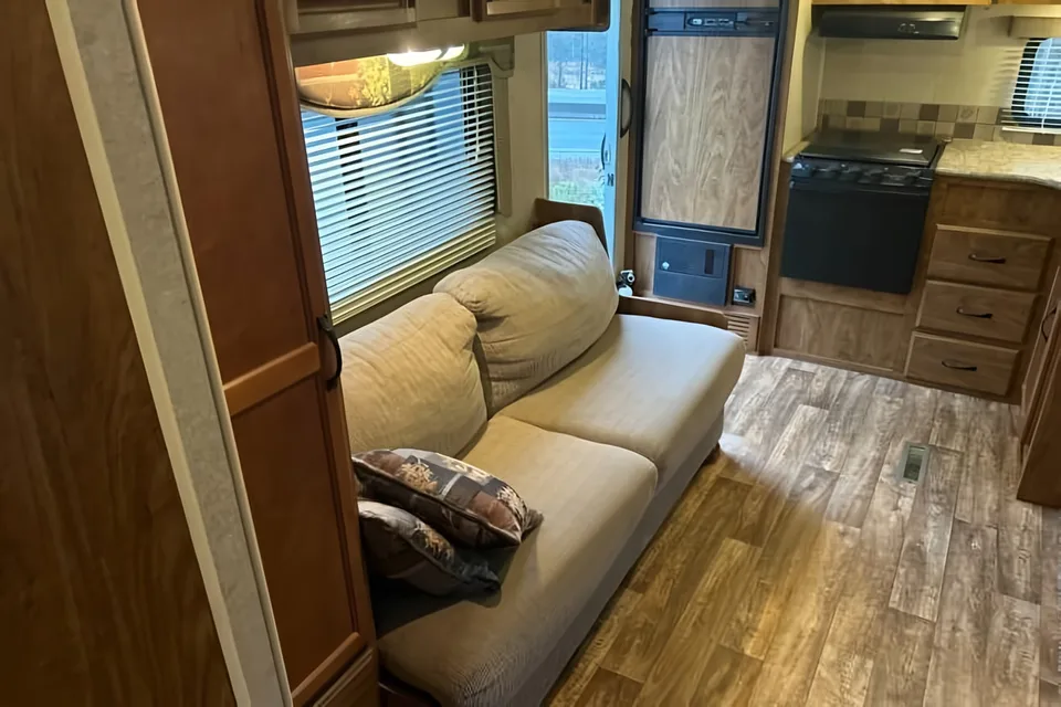 James's Outdoors RV Manufacturing 23sf Travel Trailer