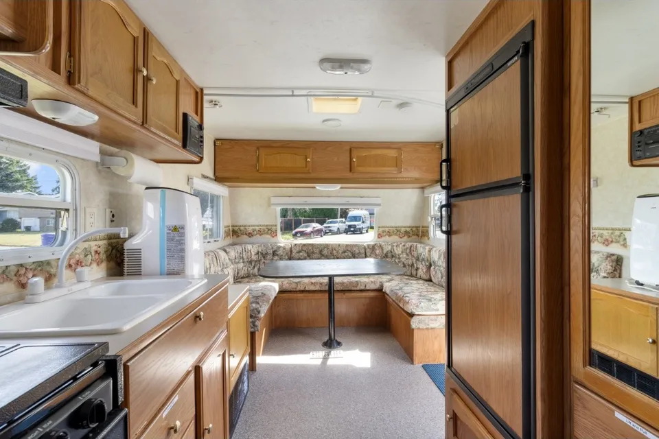 Clean, Easy Pull 22' Travel Trailer