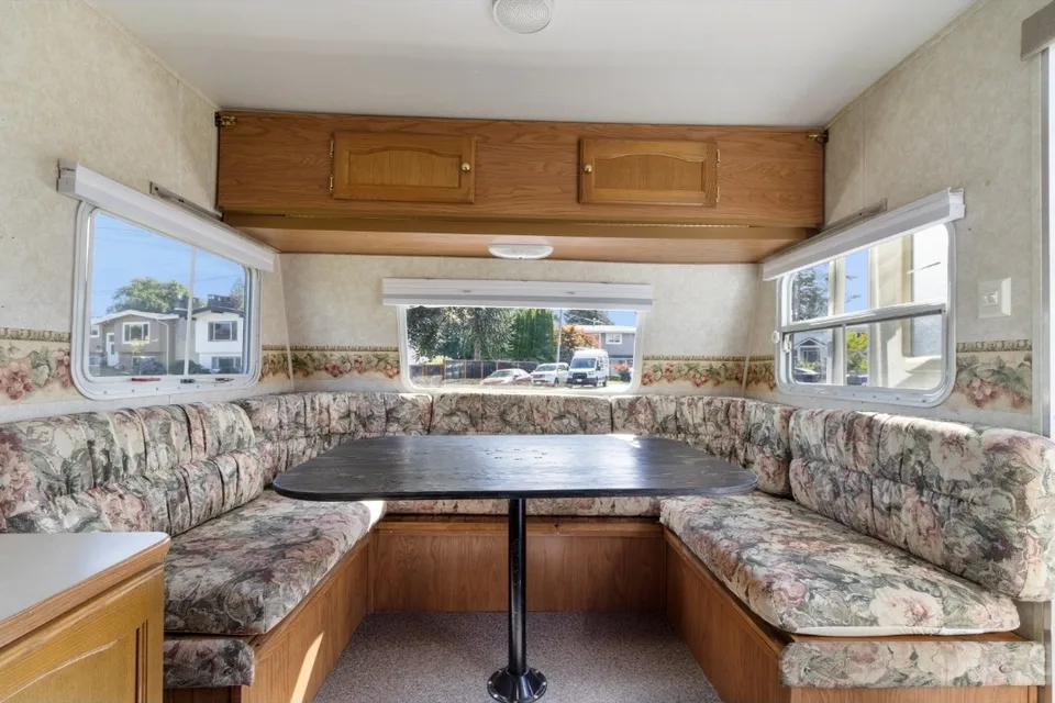 Clean, Easy Pull 22' Travel Trailer