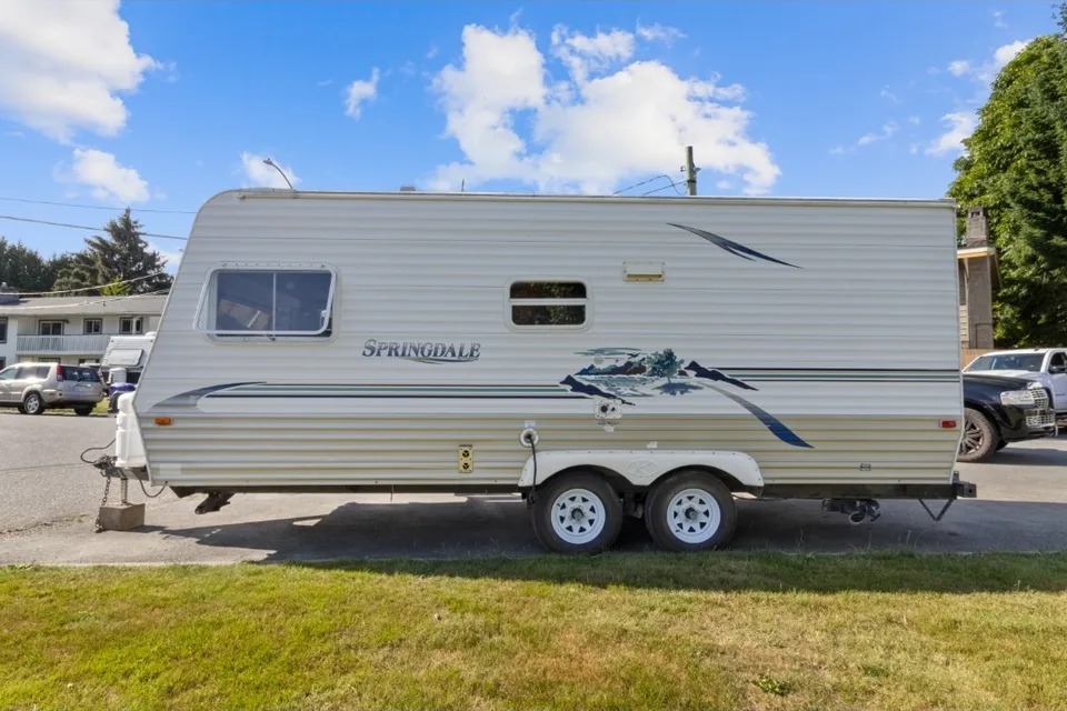 Clean, Easy Pull 22' Travel Trailer