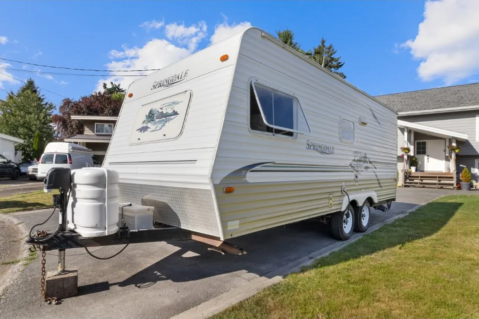 Clean, Easy Pull 22' Travel Trailer