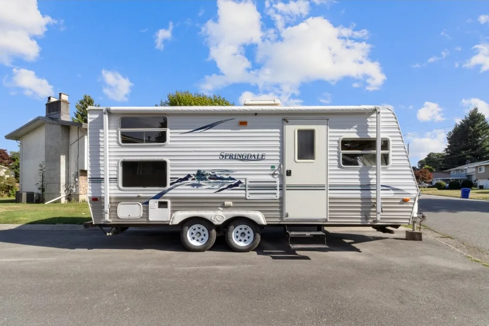 Clean, Easy Pull 22' Travel Trailer