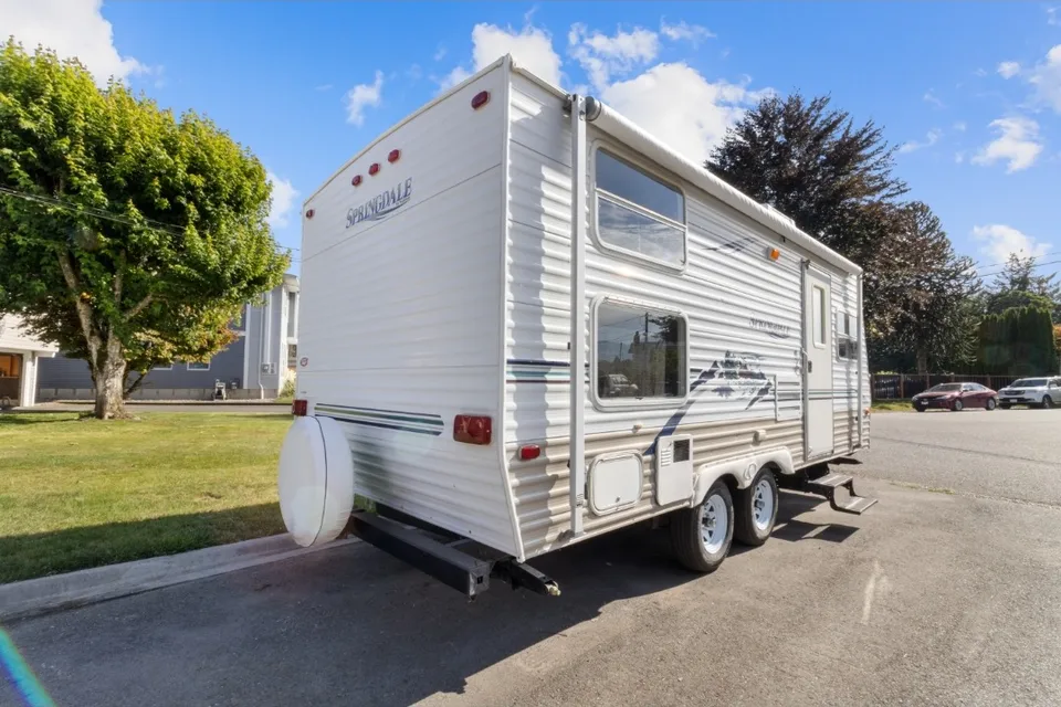 Clean, Easy Pull 22' Travel Trailer