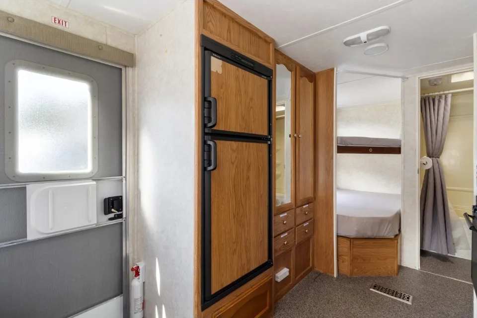Clean, Easy Pull 22' Travel Trailer