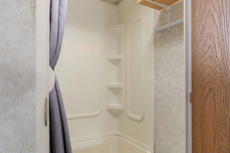 Clean, Easy Pull 22' Travel Trailer