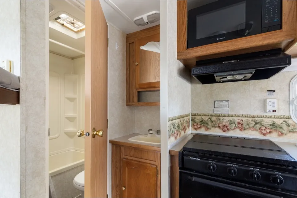 Clean, Easy Pull 22' Travel Trailer