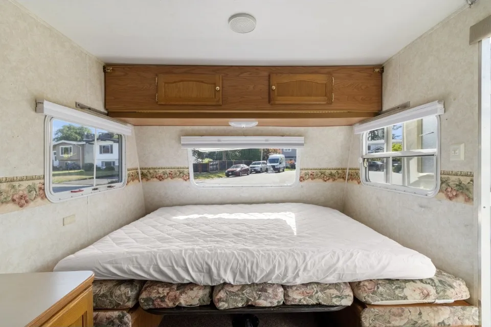 Clean, Easy Pull 22' Travel Trailer