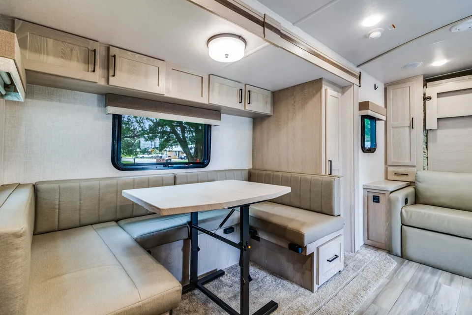 Krewe's Kozy & Spacious, Family Friendly, Double Bunk, Micro Lite 25 ft Camper [Sleeps 6]