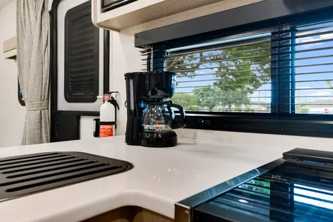 Krewe's Kozy & Spacious, Family Friendly, Double Bunk, Micro Lite 25 ft Camper [Sleeps 6]