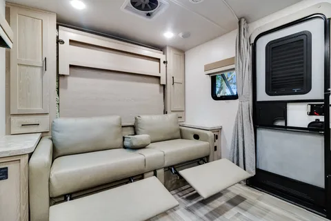 Krewe's Kozy & Spacious, Family Friendly, Double Bunk, Micro Lite 25 ft Camper [Sleeps 6]