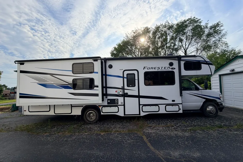 GoTripi's Forest River Forester 3251LE Class C