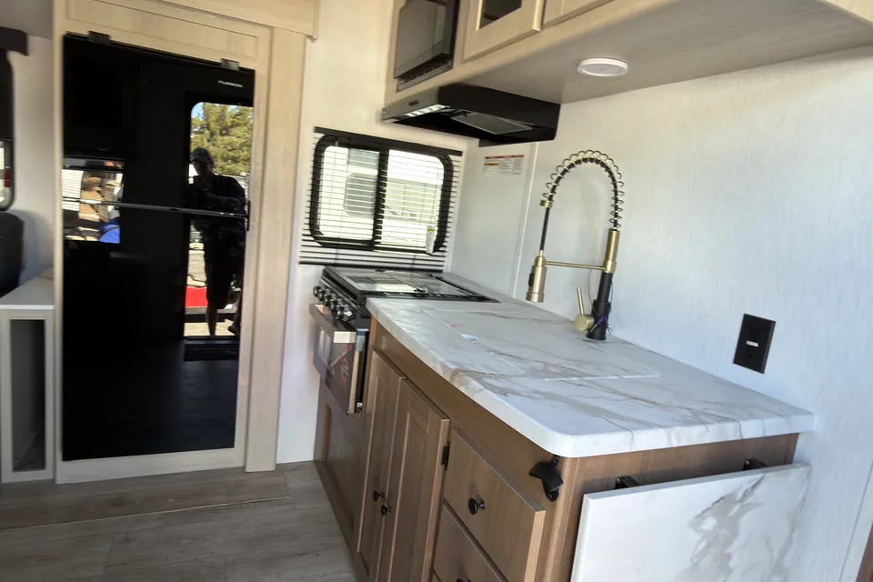 Coachmen Apex ultra lite 246BARV Travel Trailer