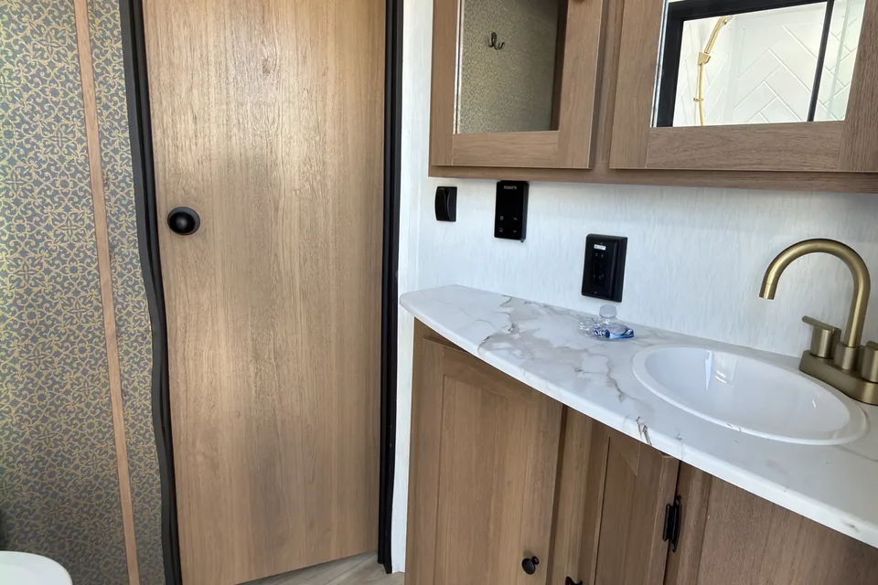 Coachmen Apex ultra lite 246BARV Travel Trailer