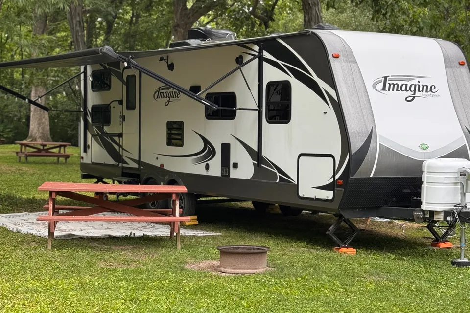 Inochi's Grand Design Imagine - Cozy Camper
