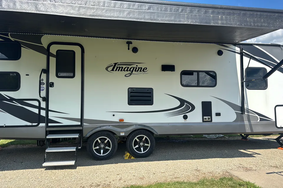 Inochi's Grand Design Imagine - Cozy Camper