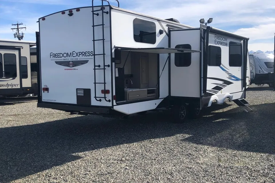Kelly's  Freedom Express w/ bunk house with closing door and private washroomTravel Trailer