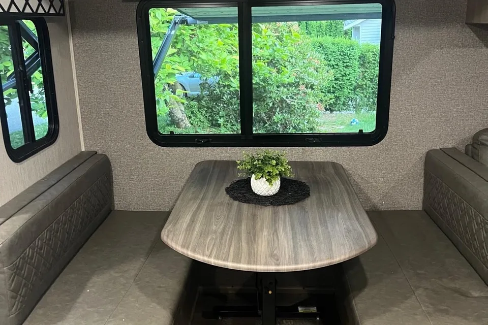 Kelly's  Freedom Express w/ bunk house with closing door and private washroomTravel Trailer