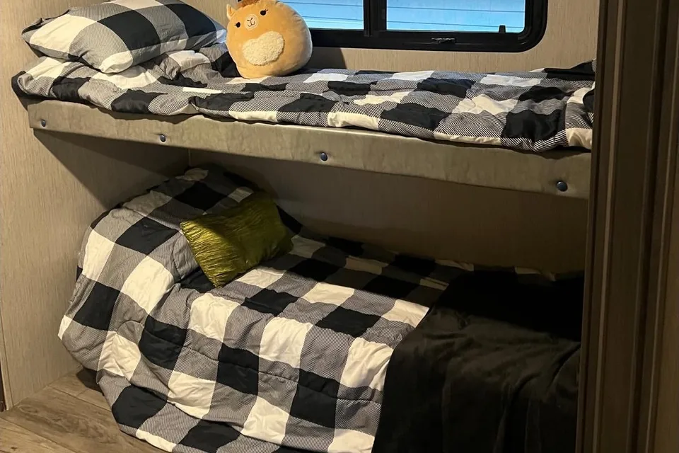 Kelly's  Freedom Express w/ bunk house with closing door and private washroomTravel Trailer