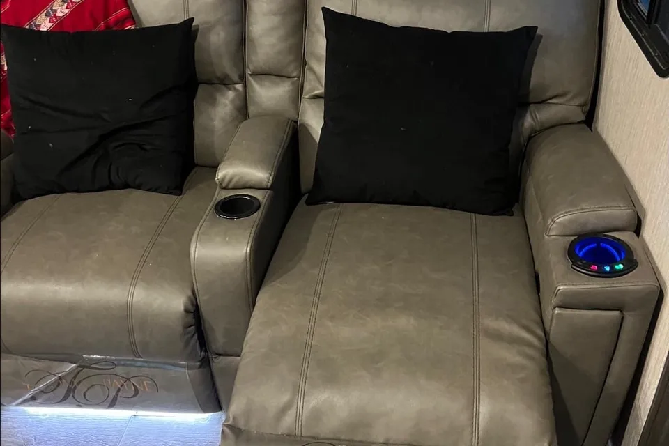 Kelly's  Freedom Express w/ bunk house with closing door and private washroomTravel Trailer