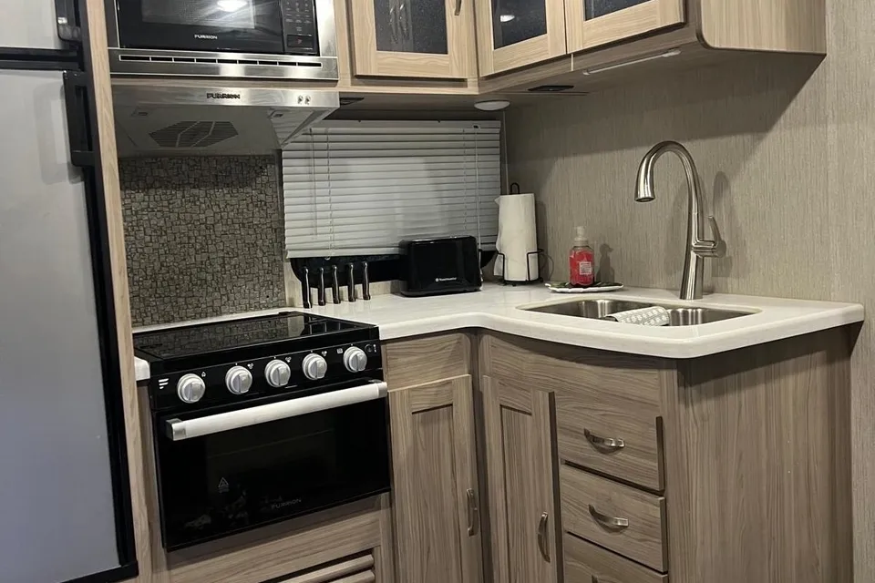 Kelly's  Freedom Express w/ bunk house with closing door and private washroomTravel Trailer