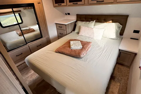 Rockwood Signature 374BH Fifth Wheel sleeps 10
