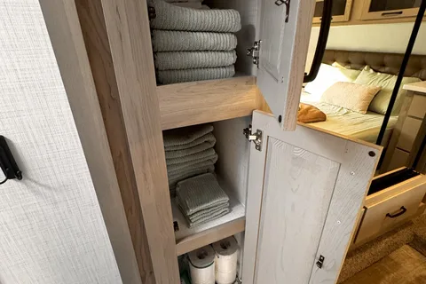 Rockwood Signature 374BH Fifth Wheel sleeps 10
