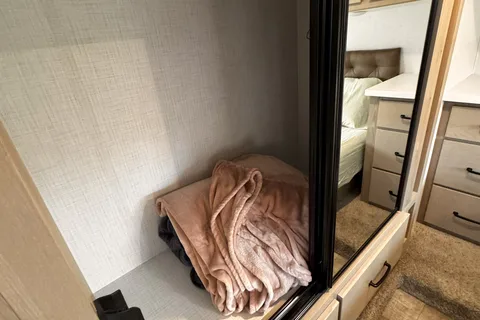 Rockwood Signature 374BH Fifth Wheel sleeps 10