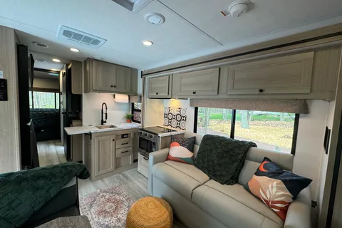 2025 32 foot RV - Making Memories