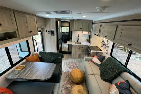 2025 32 foot RV - Making Memories