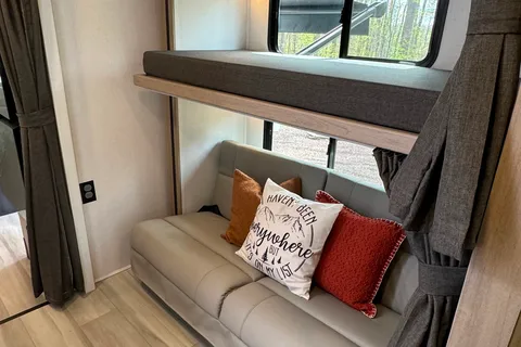2025 32 foot RV - Making Memories