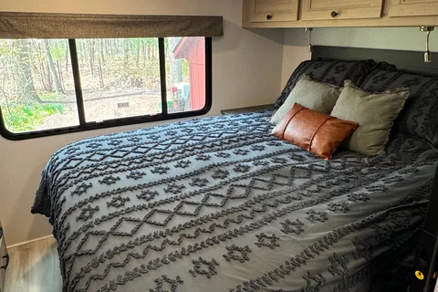2025 32 foot RV - Making Memories