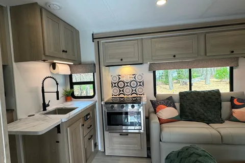 2025 32 foot RV - Making Memories